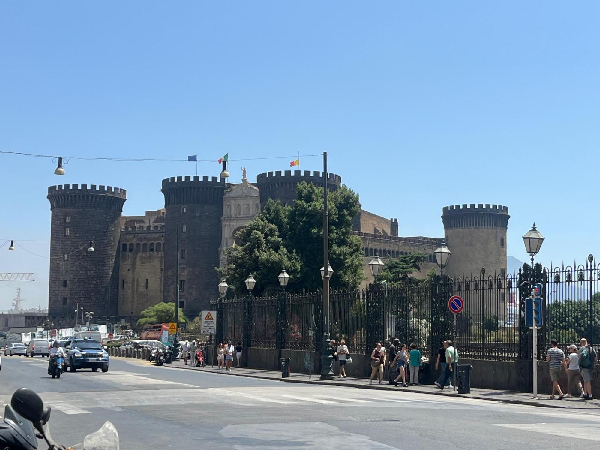 Casetta Piazza Plebiscito เนเปิลส์ ภายนอก รูปภาพ